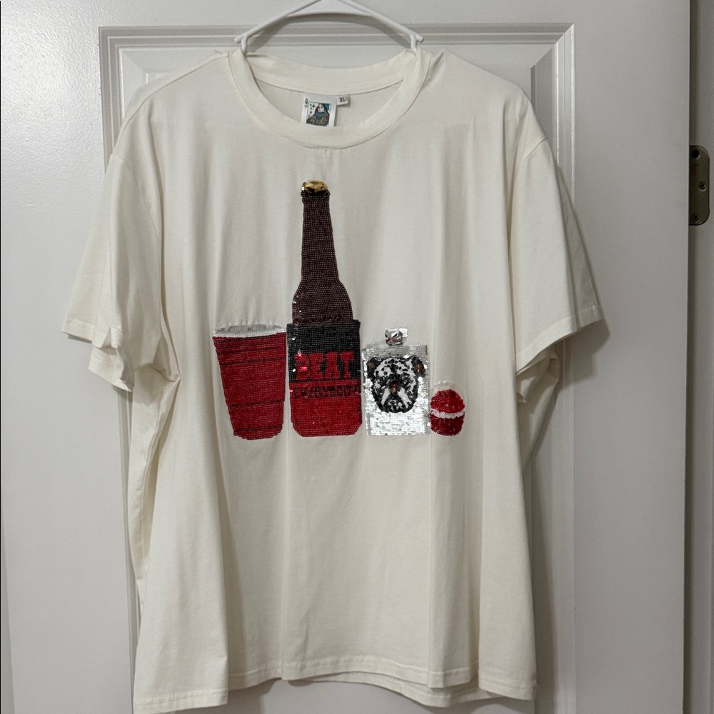 QUEEN OF SPARKLES Cream Tee with Sequin Drink Motif
